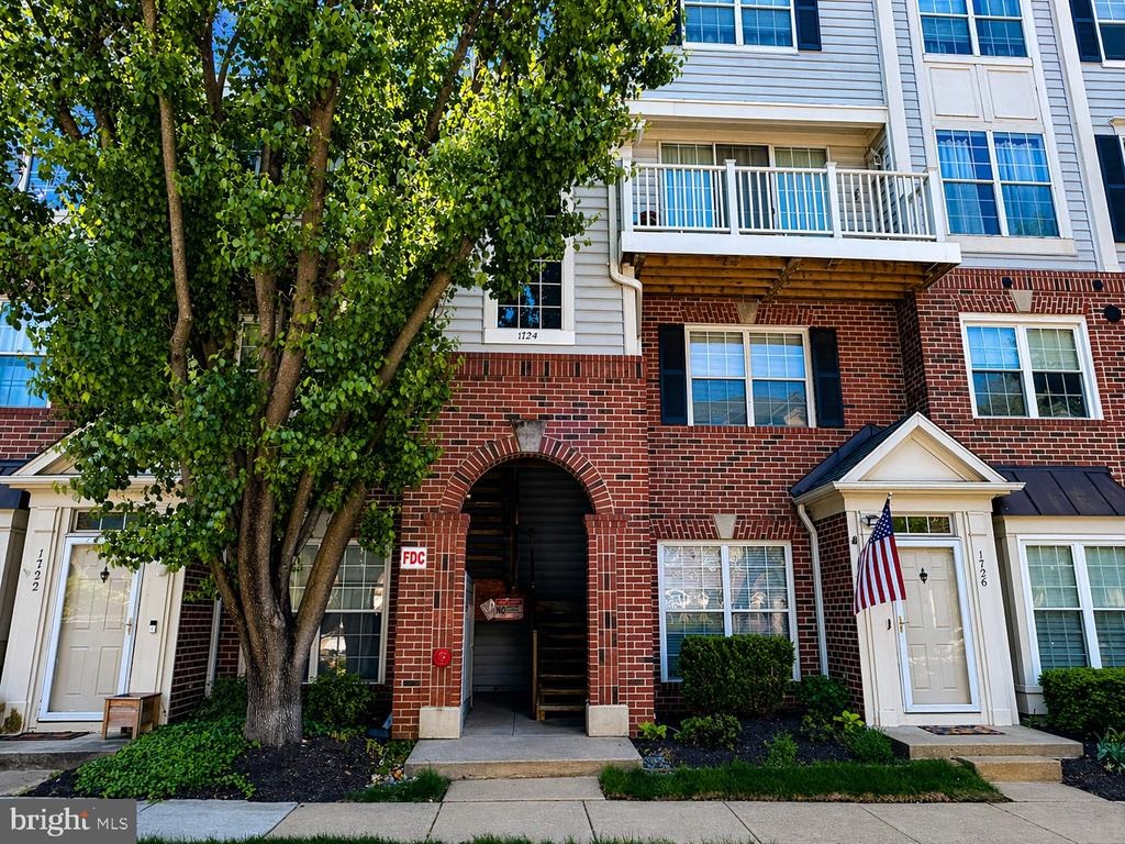 Kingsgate Ct, Alexandria, VA 22302 #1