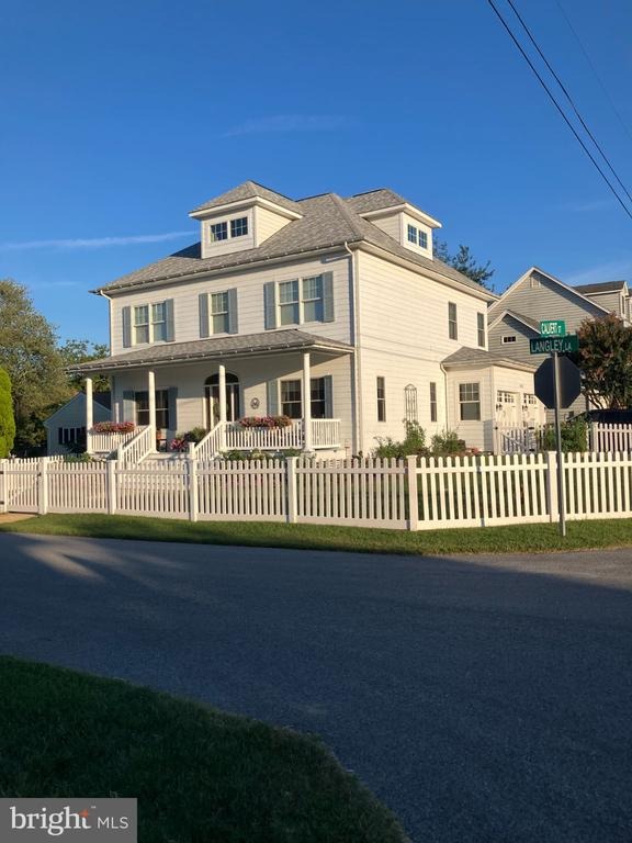 Calvert St, Solomons, MD 20688