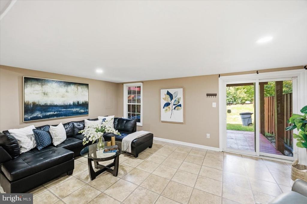 Winding Brook Sq, Ashburn, VA 20147 #1