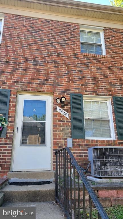 Hagel Cir, Lorton, VA 22079 #1