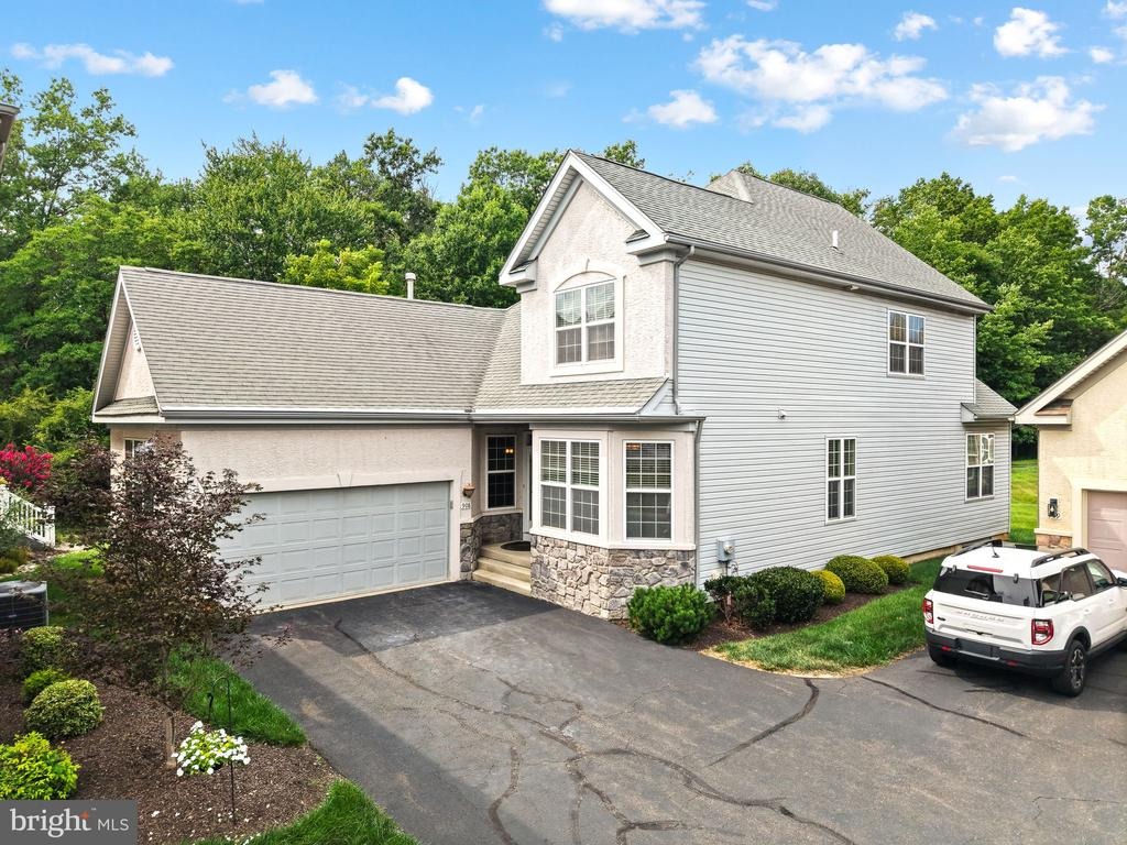Farnham Ct, Warrington, PA 18976