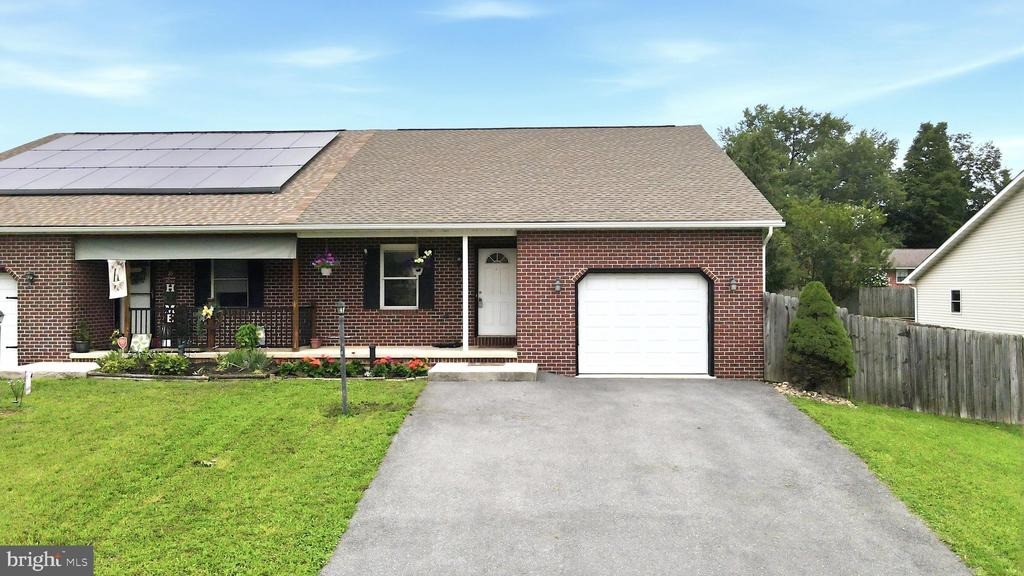 Larch Dr, Shippensburg, PA 17257