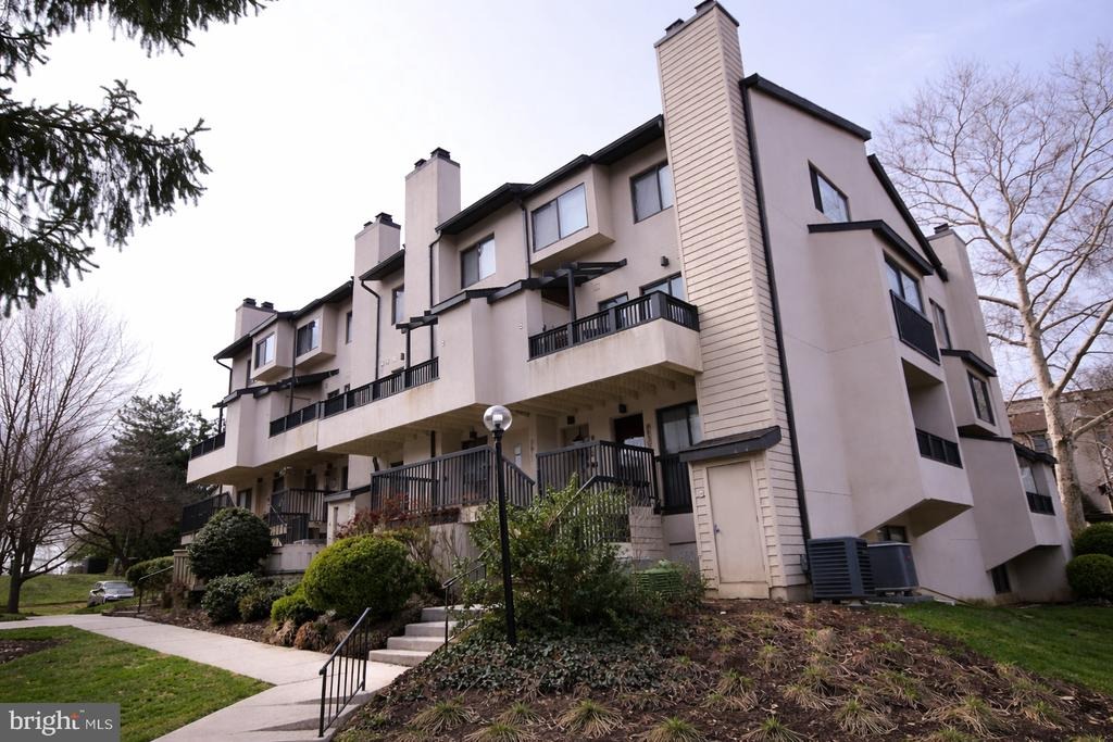 Hellingly Pl, Montgomery Village, MD 20886