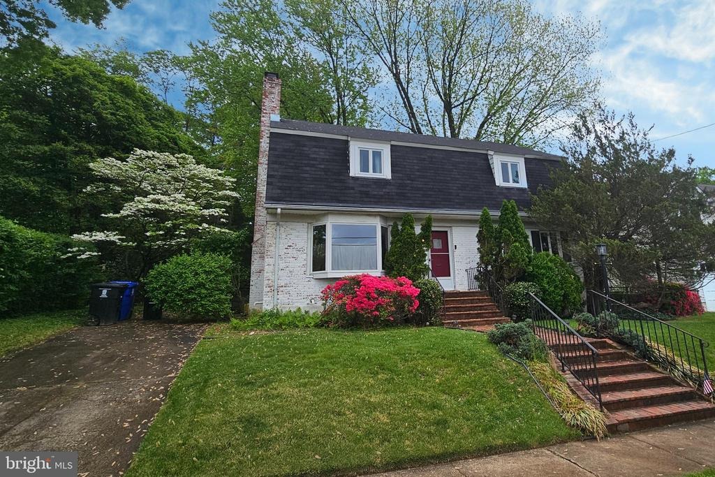 35th Rd, Arlington, VA 22213