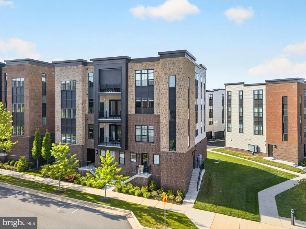 Croson Ln, Ashburn, VA 20148 #1