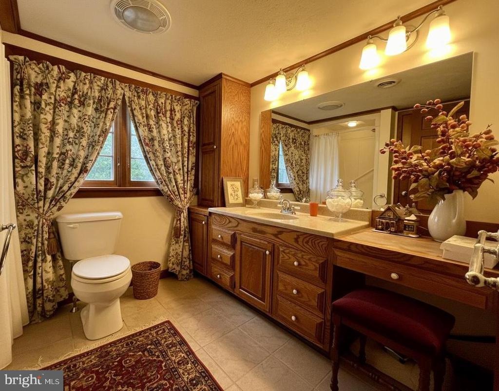 Earl St, Shippensburg, PA 17257