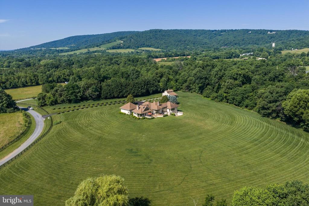 Calumet Ln, Bluemont, VA 20135