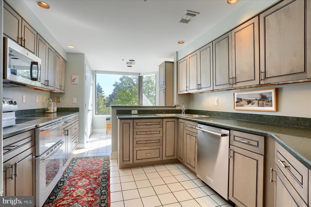 Charles St, Baltimore, MD 21218