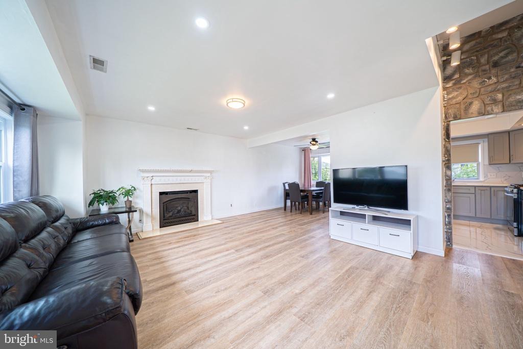 Montour St, Philadelphia, PA 19115