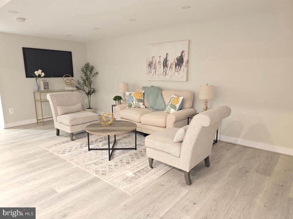 Munson Hill Rd, Falls Church, VA 22044 #1
