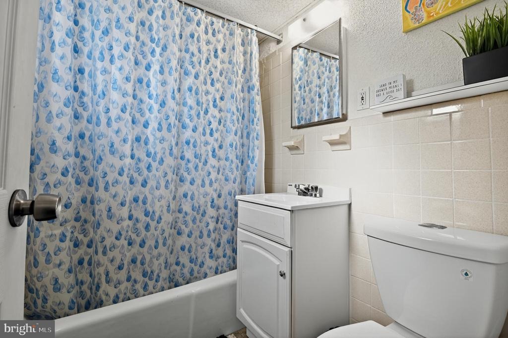 Ocean Ave, Wildwood, NJ 08260