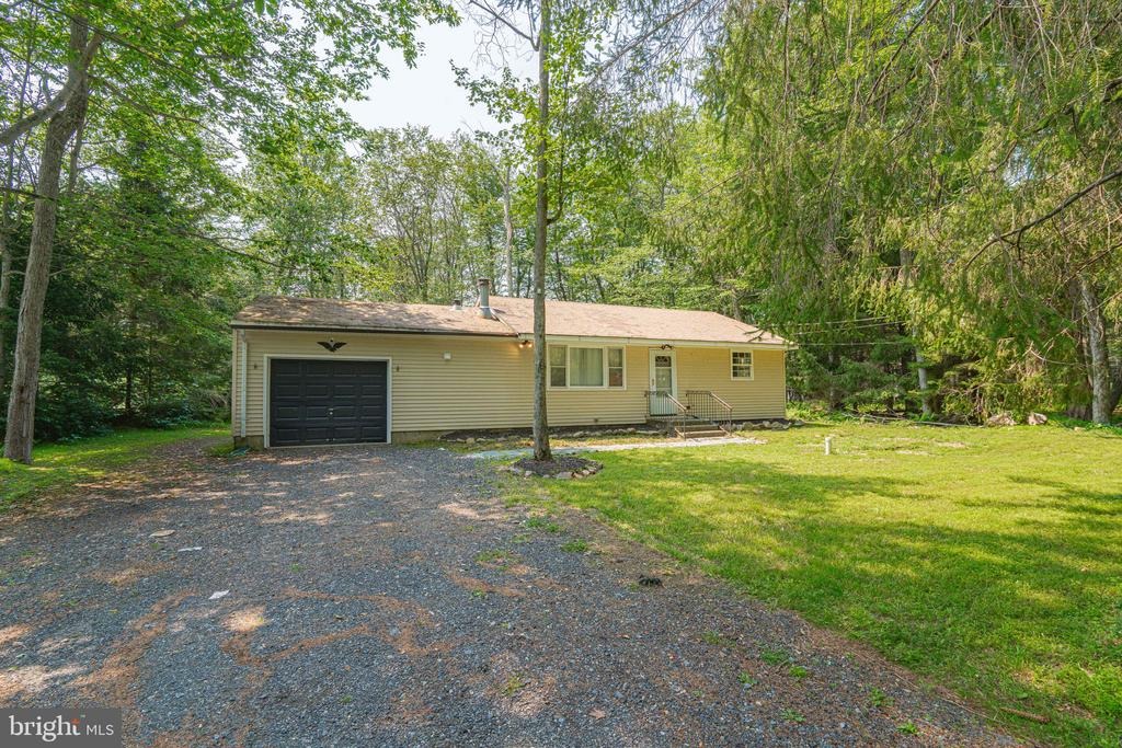 Beech Ridge Dr, Pocono Summit, PA 18346