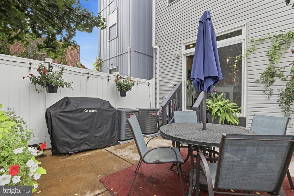19th St, Philadelphia, PA 19121