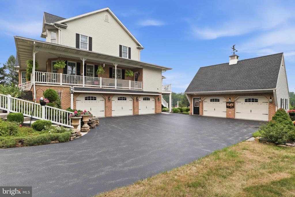 Country Manor Dr, York, PA 17408