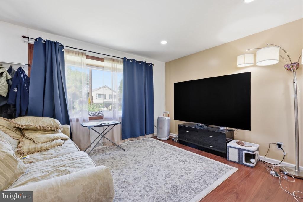 Depue Ave, Philadelphia, PA 19116