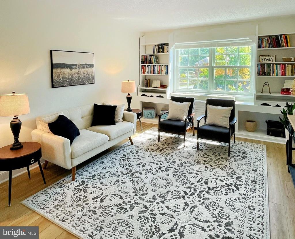 Abingdon Dr, Alexandria, VA 22314 #1