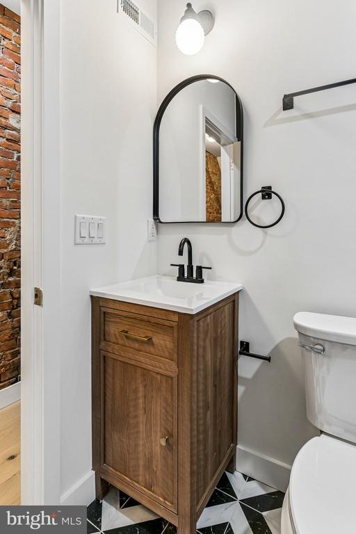Moore St, Philadelphia, PA 19148