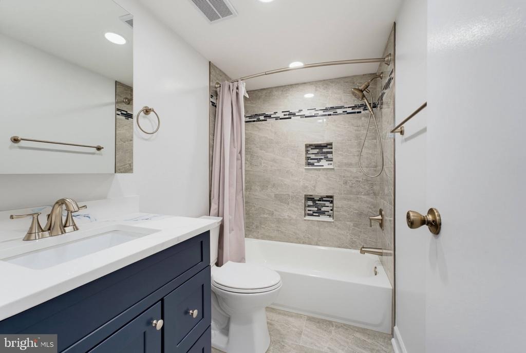 Bloomfield Dr, Alexandria, VA 22312 #1
