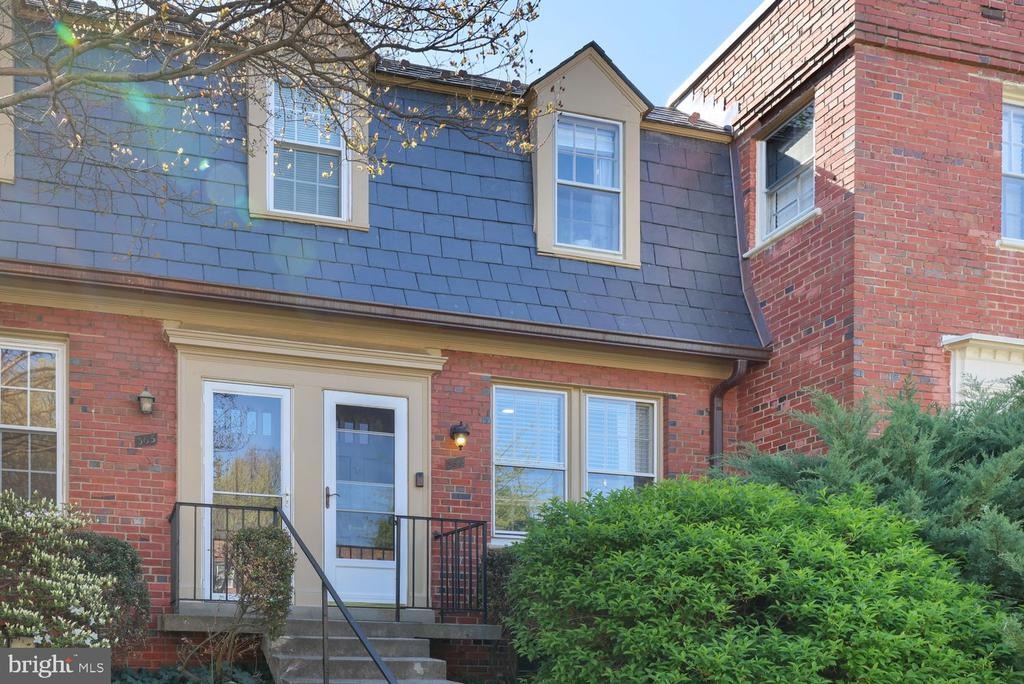 Cleveland St, Arlington, VA 22204