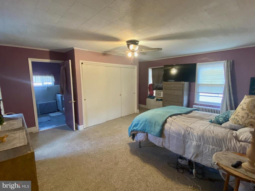 Walnut St, Cressona, PA 17929