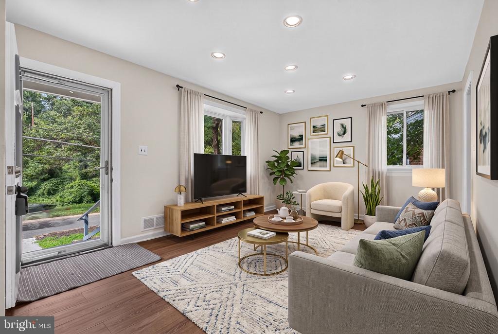 Huggins Dr, Silver Spring, MD 20902