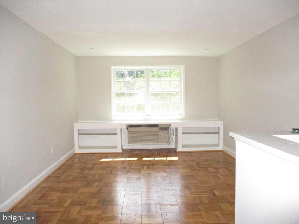 Abingdon Dr, Alexandria, VA 22314 #1