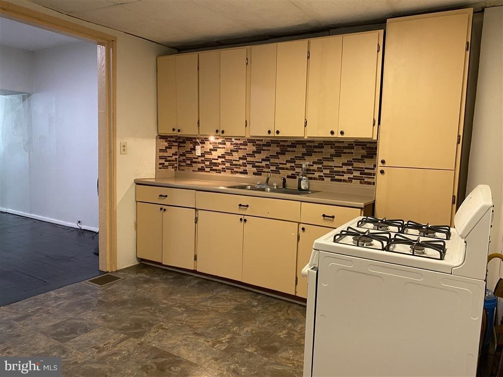 James St, Baltimore, MD 21223 #1