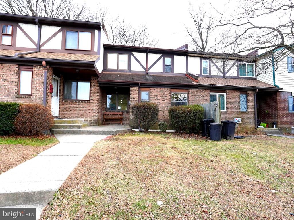 Hollybrooke Dr, Langhorne, PA 19047