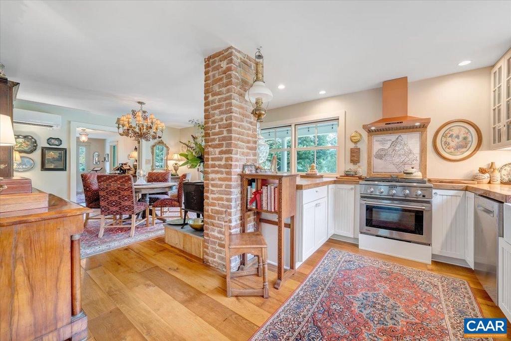 Jonesboro Rd, Roseland, VA 22967 #1