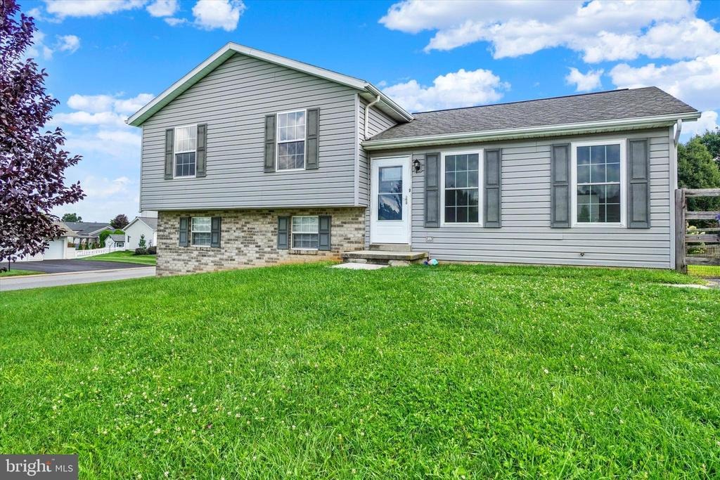 Switchpoint Dr, Stewartstown, PA 17363