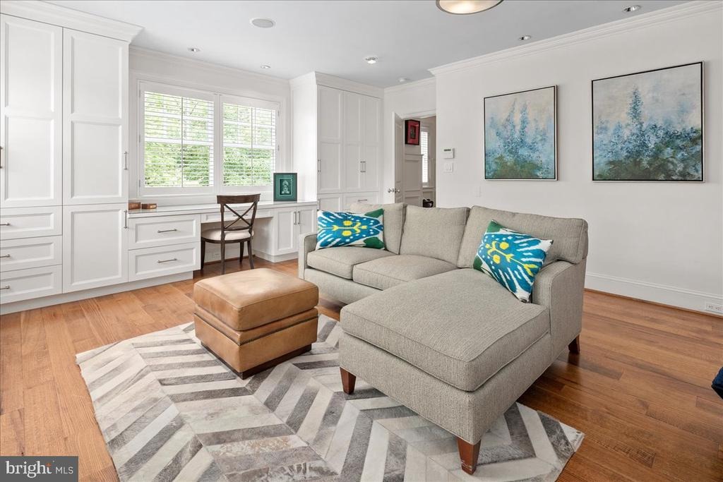 32nd St, Arlington, VA 22207