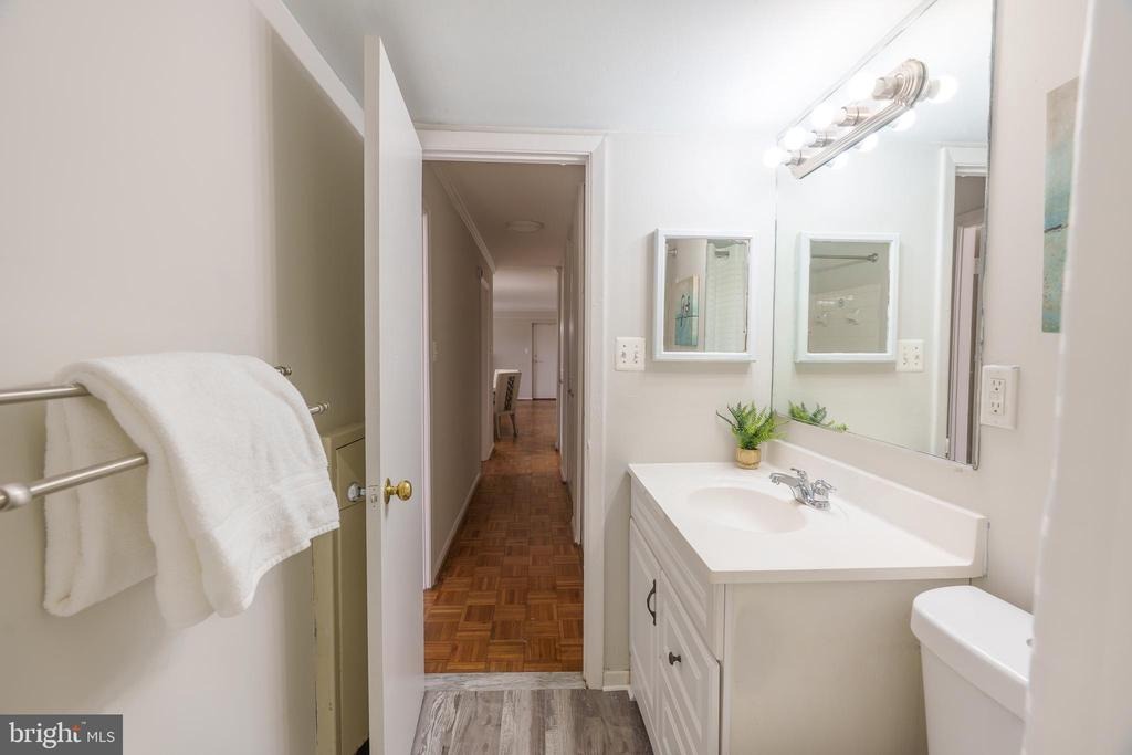 Homeland Southway , Baltimore, MD 21212