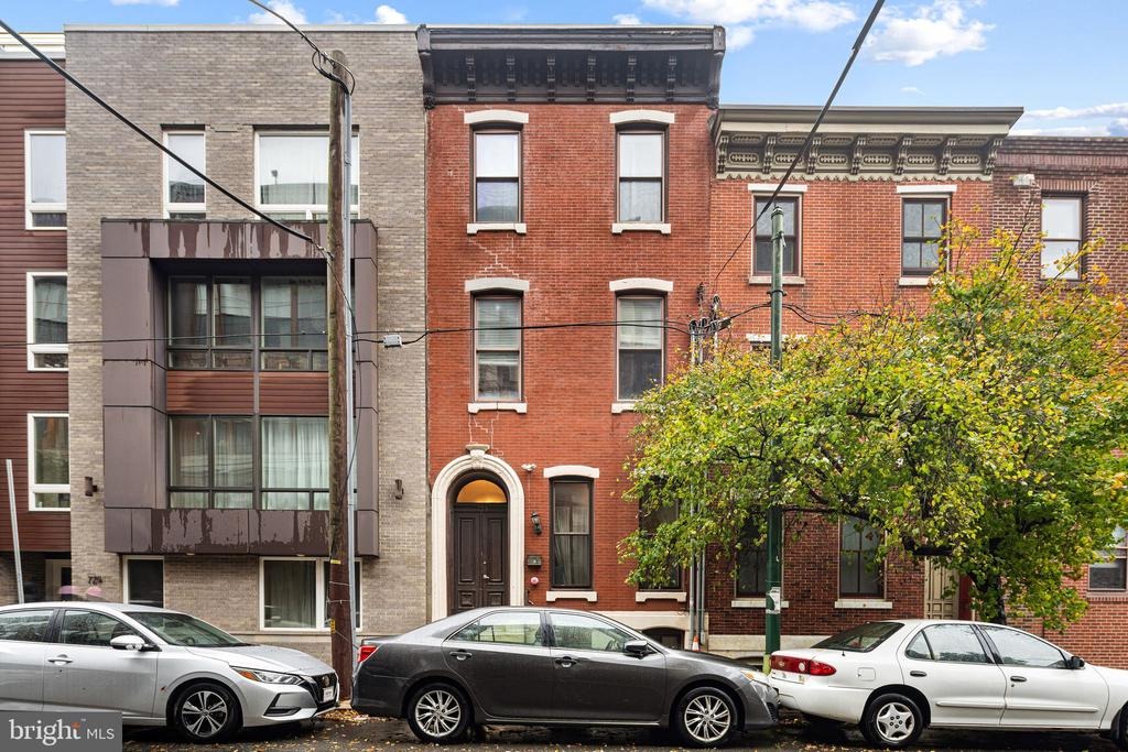 12th St, Philadelphia, PA 19147