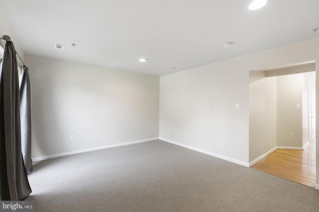 Roy Croft Dr, Hagerstown, MD 21740
