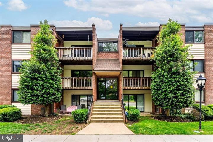West Dr, Fairfax, VA 22030