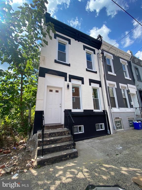 11th St, Philadelphia, PA 19133