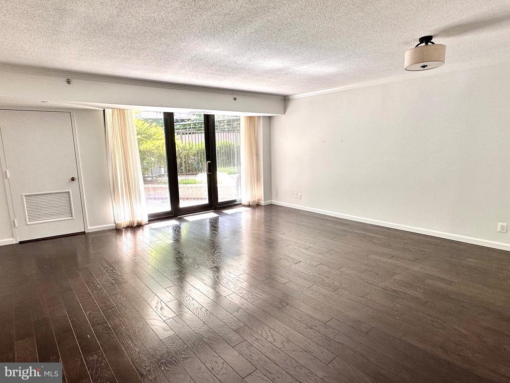 Crystal Dr, Arlington, VA 22202