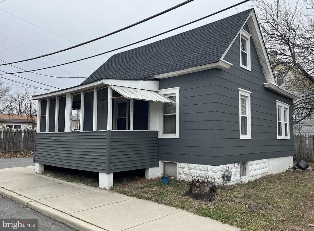 Hoffman Ave, Paulsboro, NJ 08066