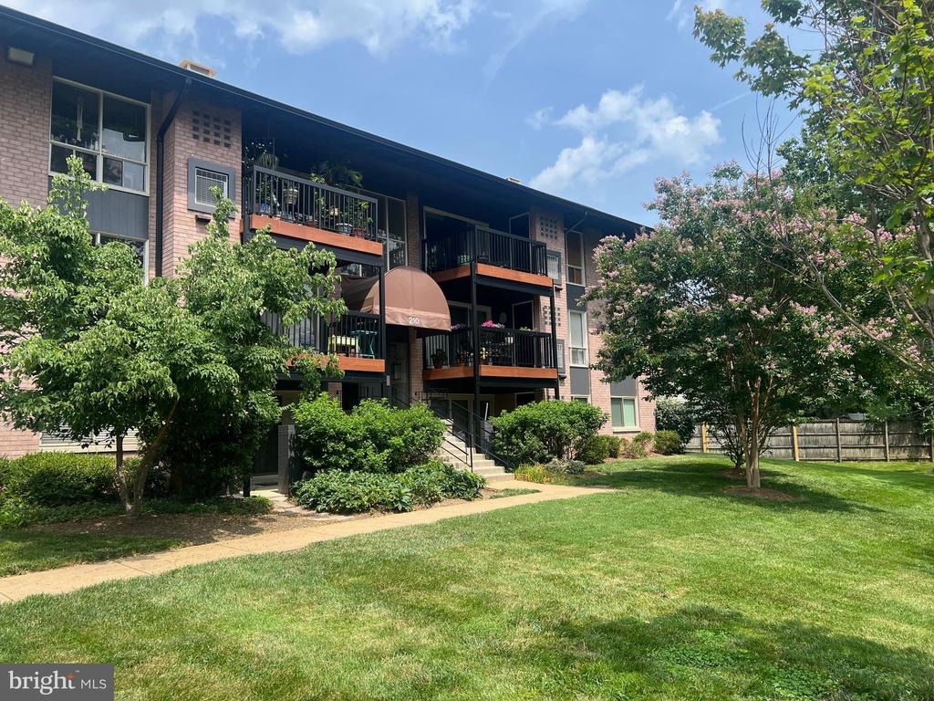 Park Terrace Ct, Vienna, VA 22180