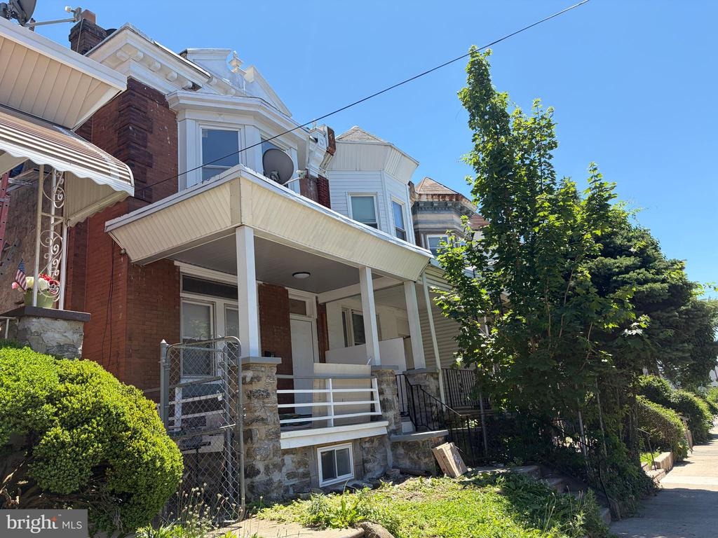 11th St, Philadelphia, PA 19141