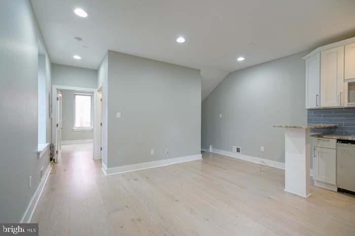 17th St, Philadelphia, PA 19130