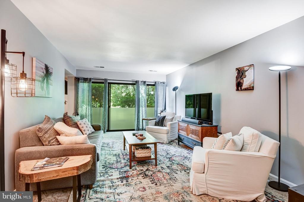 Kings Crown Ct, Fairfax, VA 22031