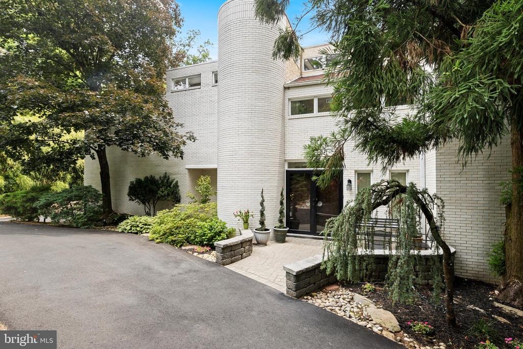 Bobarn Dr, Penn Valley, PA 19072