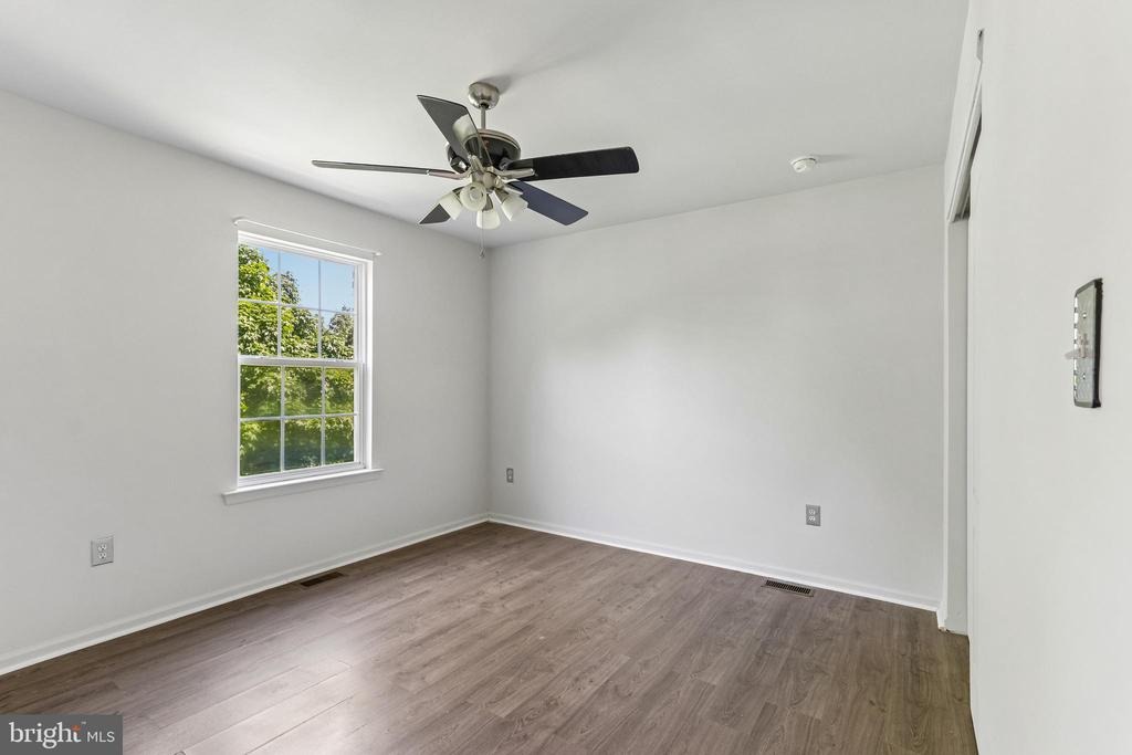 Longfellow Ln, Hainesport, NJ 08036
