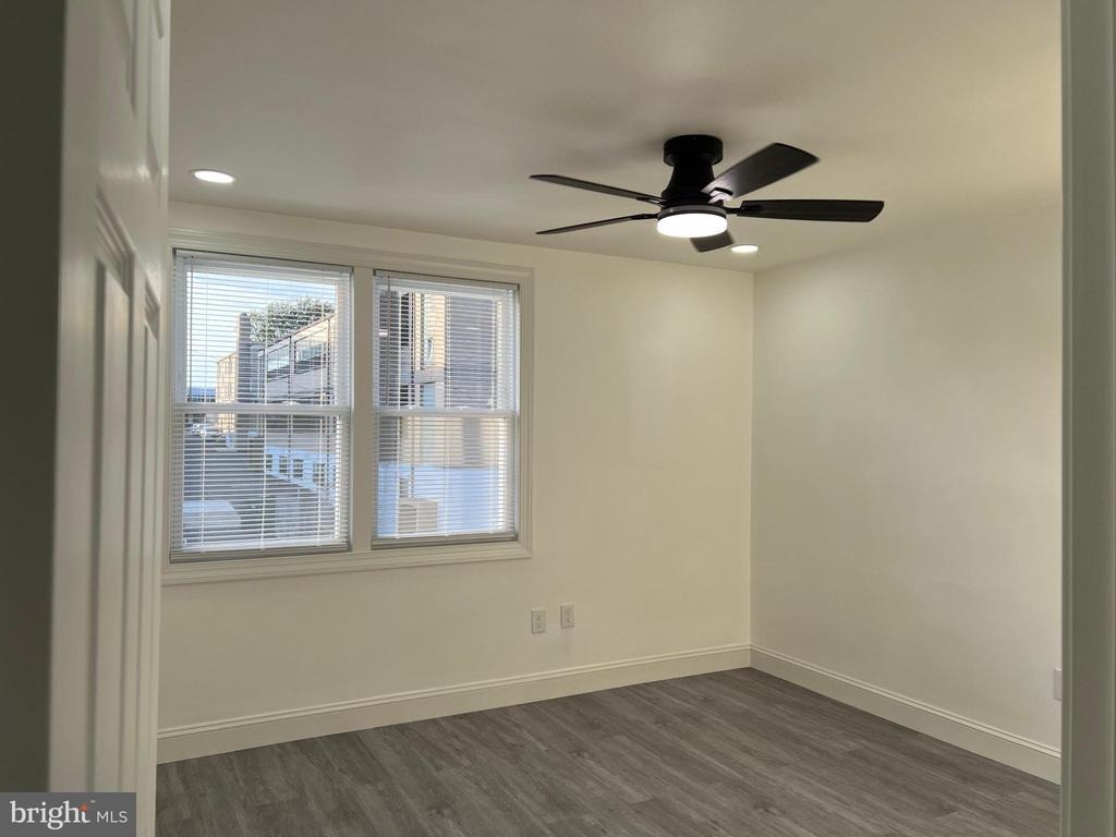 Glendale St, Philadelphia, PA 19124