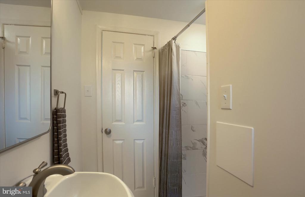 Glendale St, Carlisle, PA 17013