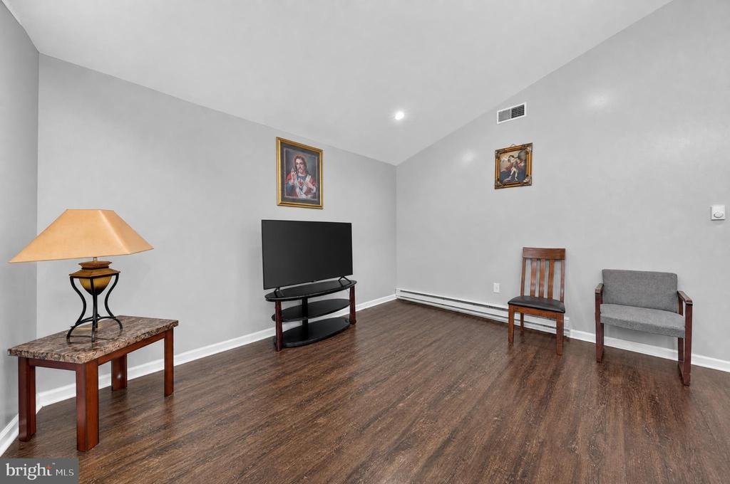 Knollwood Dr, Tobyhanna, PA 18466 #1