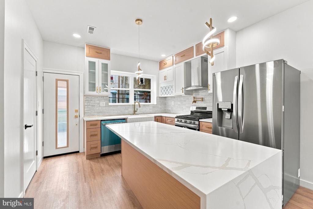 56th St, Philadelphia, PA 19143