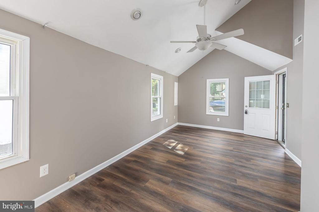 Jenkins Ave, Pennsville, NJ 08070