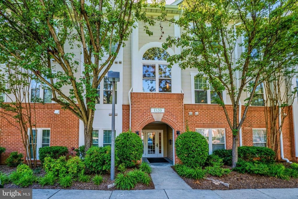 Point Dr, Reston, VA 20194